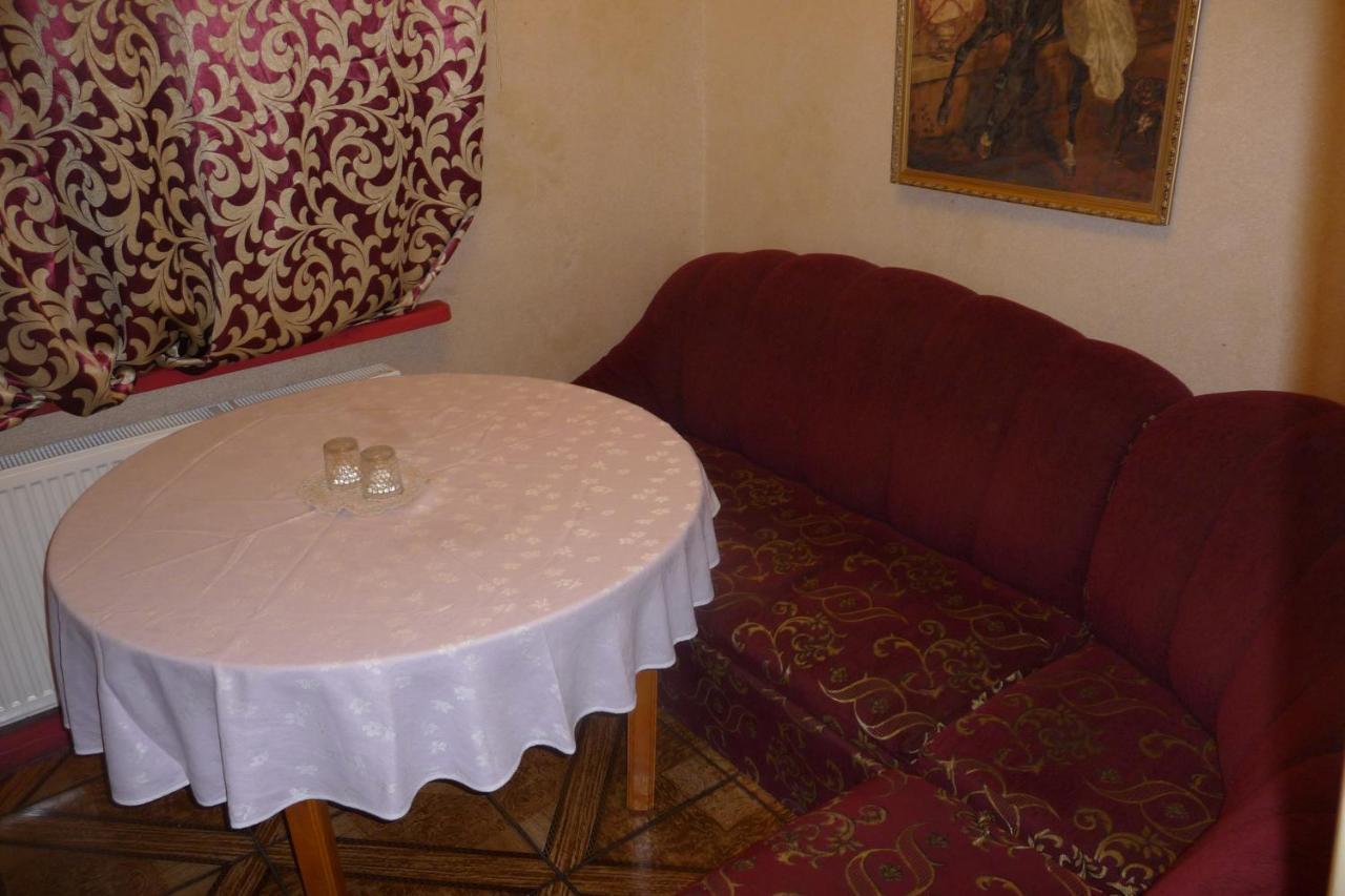 Готель-Маєток Lipiny エクステリア 写真